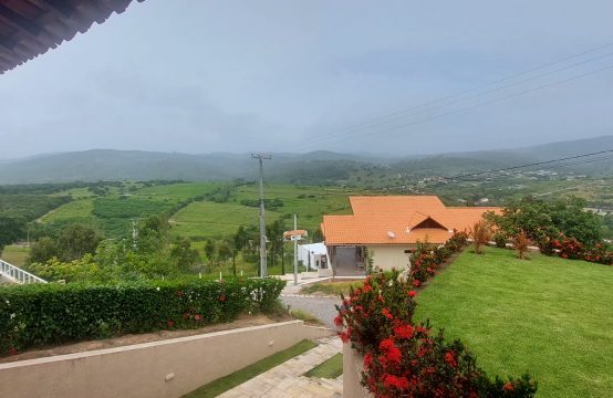 Vendo casa em condomínio fechado
