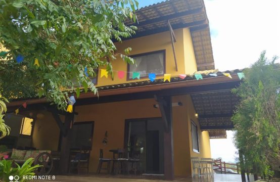 VENDO CASA EM CONDOMÍNIO.