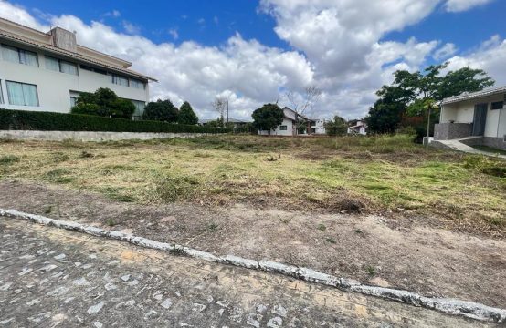 Lote a venda em condomínio