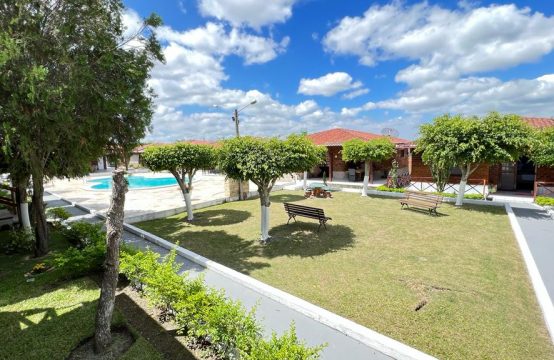 Casa de condomínio fechado a venda.