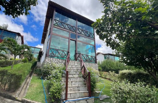 Casa a venda em condomínio Fechado.