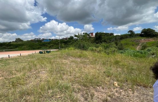 Terreno a venda  em condomínio fechado.