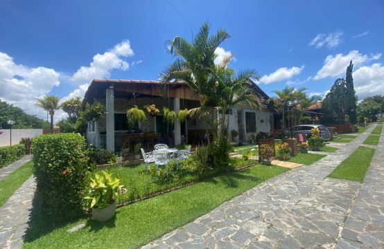 Vendo casa de condomínio fechado em Gravatá