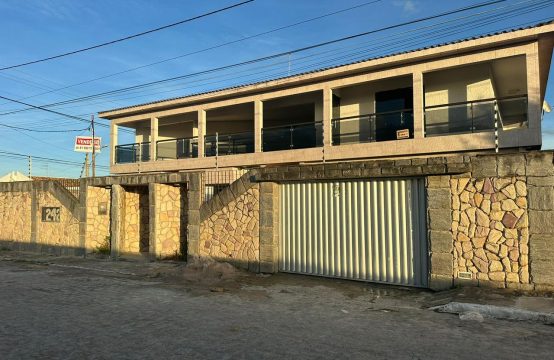 Casa a venda fora de condomínio.