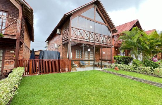 Casa a venda em Gravatá em condomínio fechado .