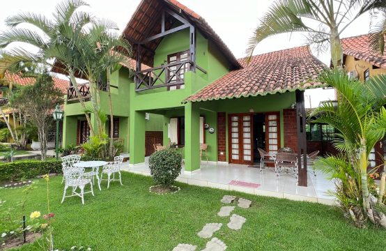 Casa a venda em Condomínio fechado