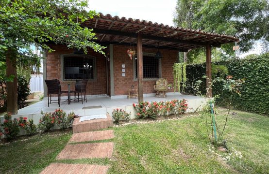 Casa a venda em condomínio fechado