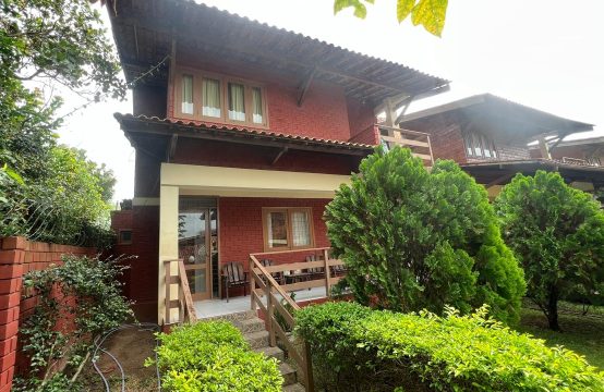 Casa a venda em condomínio fechado