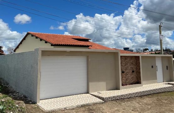 Casa fora de condomínio em Gravatá.