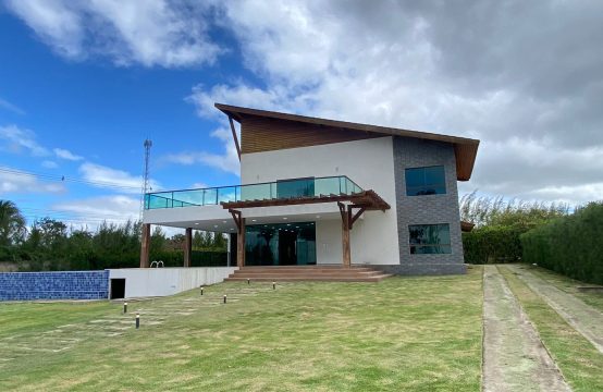 Casa a venda em condomínio em Gravatá.
