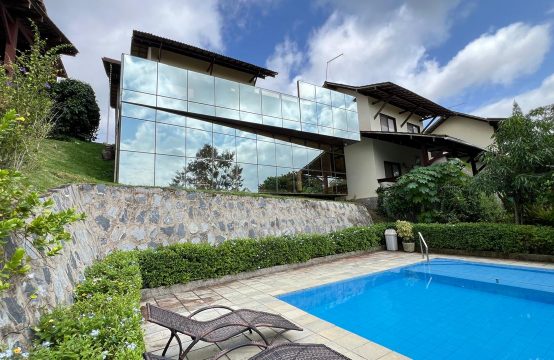 Casa a venda em condomínio fechado em Gravatá