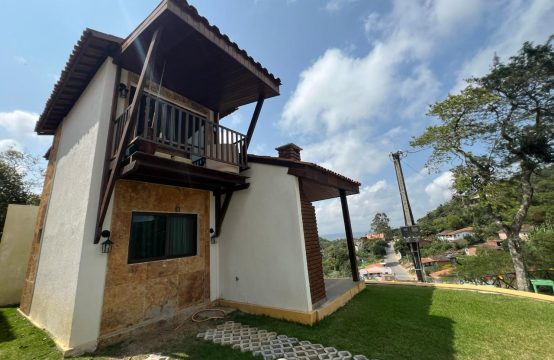 Casa a venda em condomínio