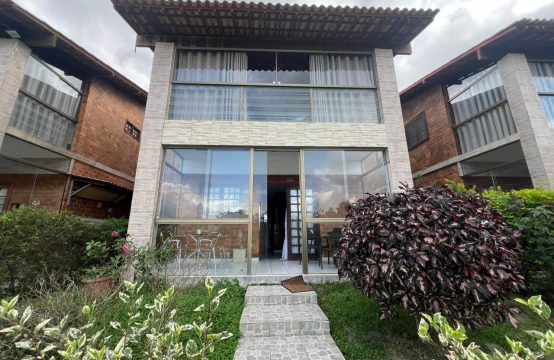Casa a venda em condomínio fechado .