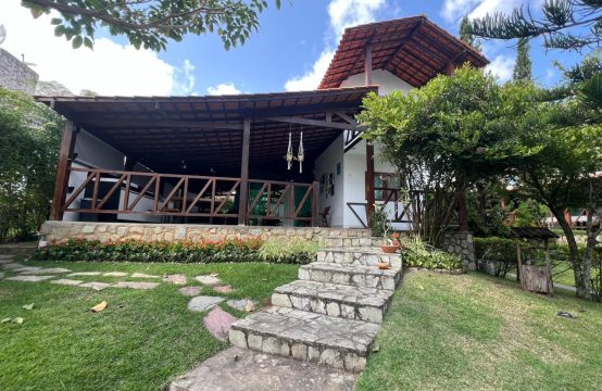 Casa a venda em condomínio fechado