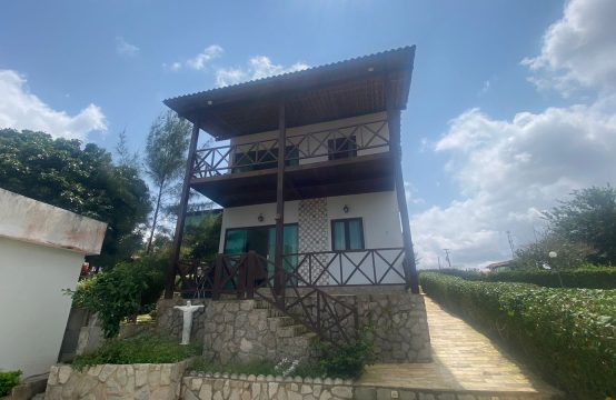 Casa a venda em Condomínio