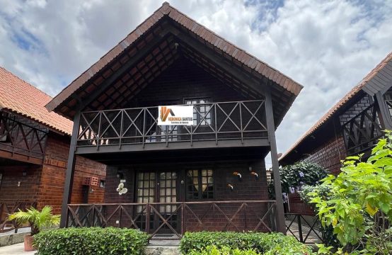 Casa de condomínio a venda .