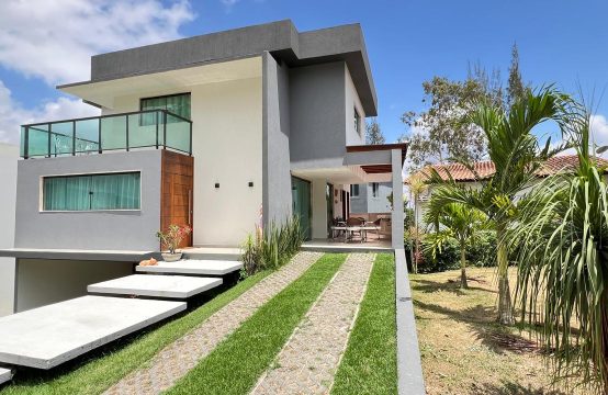 Casa a venda em Condomínio
