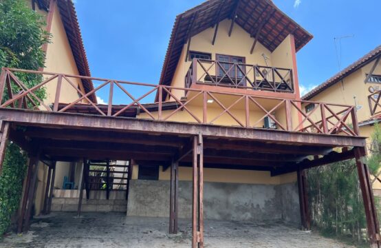 Casa a venda em condomínio