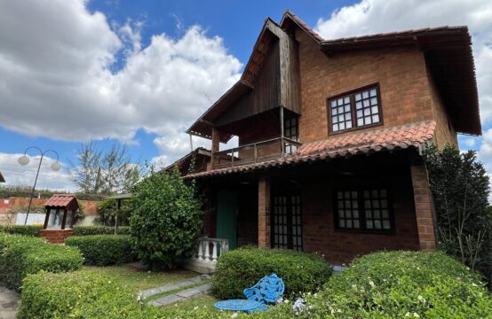 Casa a venda em condomínio