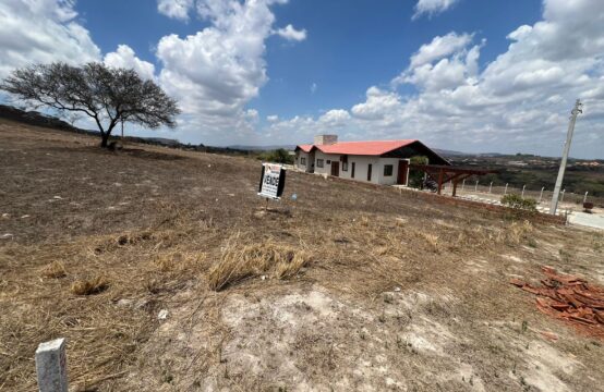 Lote  a Venda em Condomínio.