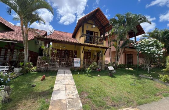 Casa a venda em condomínio