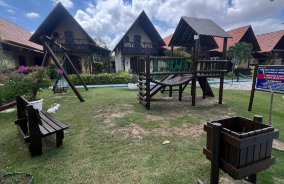 Casa a venda em Condomínio.