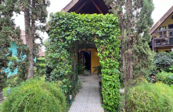 Casa a venda em Condomínio