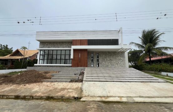 Casa a venda em condomínio fechado .