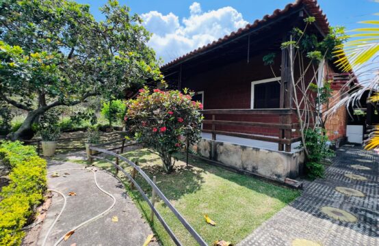 Casa a venda em condomínio