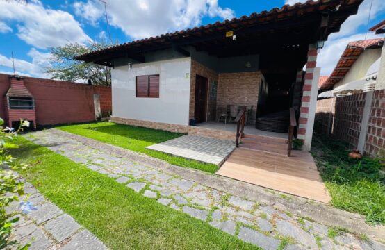 Casa a venda em condomínio