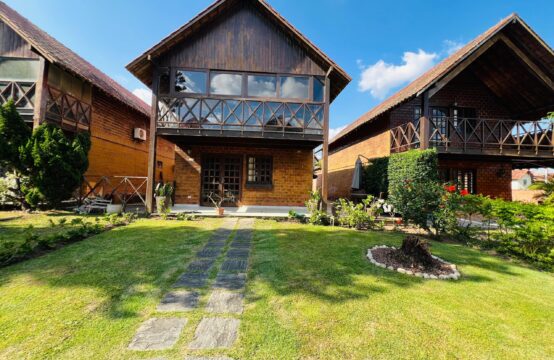 Casa a venda em condomínio