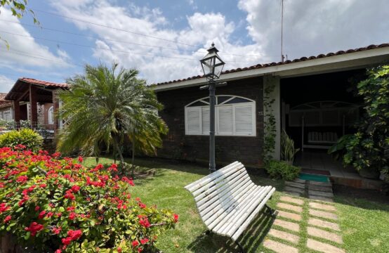 Casa a venda em condomínio