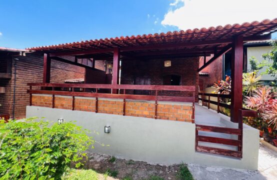 Casa a venda em condomínio