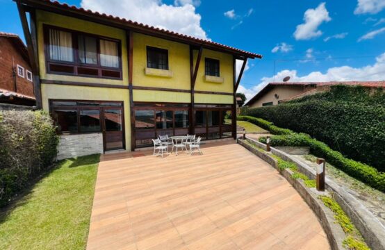 Casa a venda em condomínio