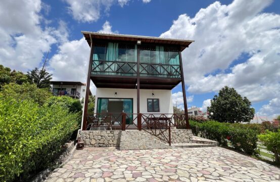 Casa a venda em condomínio