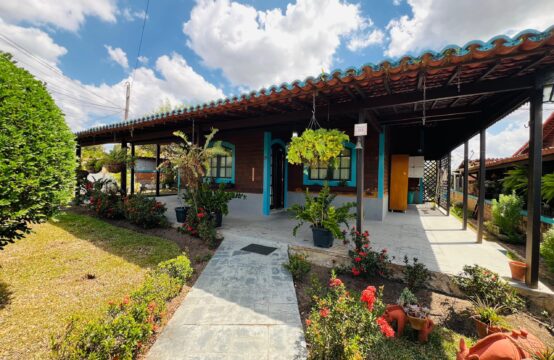 Casa a venda em condomínio