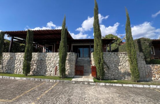 Casa a venda em condomínio