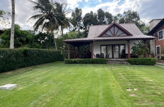 Casa a venda em condominio