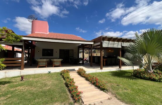 Casa a venda em condominio