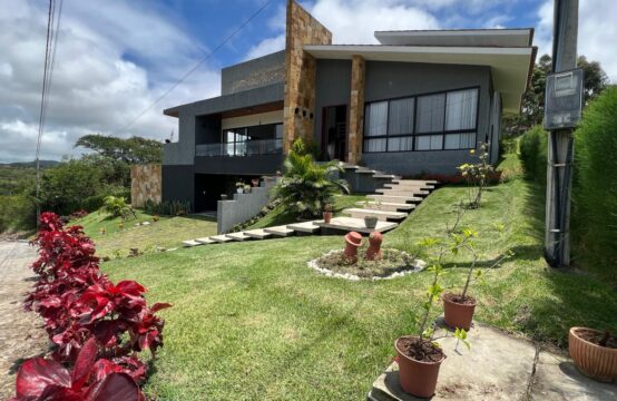 Casa a venda em condomínio